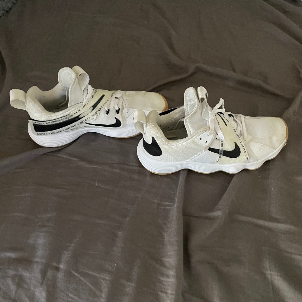 Nike volleyball court shoes